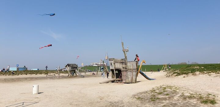 Großer Kinderspielplatz direkt am Strand