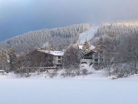 Blick auf den verschneiten Bocksberg
