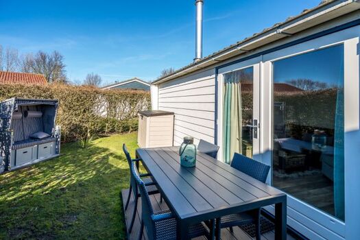 Die 2. Terrasse mit Gartengruppe