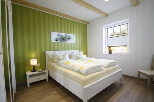 Schlafzimmer mit Doppelbett