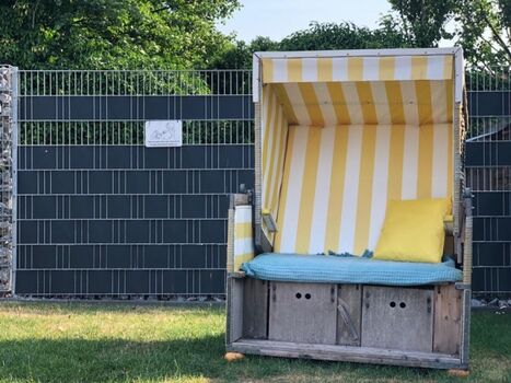 Strandkorb im Garten 