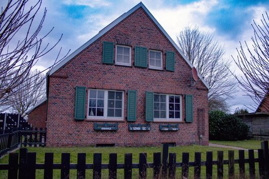 Blick von der Straße zum Haus