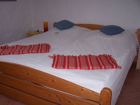 Schlafzimmer mit Doppelbett