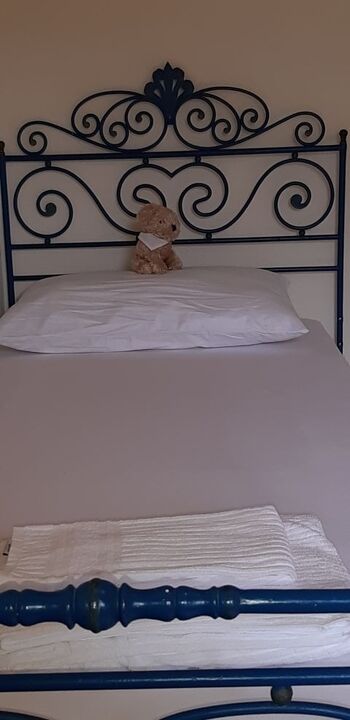 Schlafzimmer mit Einzelbett im 1. OG