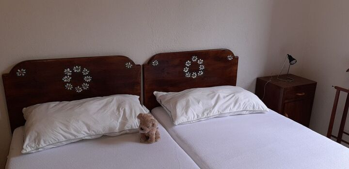 Schlafzimmer mit 2 Einzelbetten als Doppelbett im 1. OG