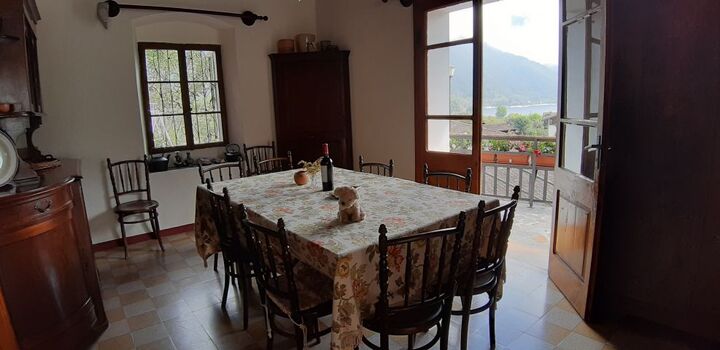 Essplatz mit Blick zum See