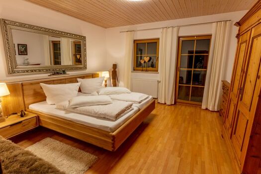 Schlafzimmer 1