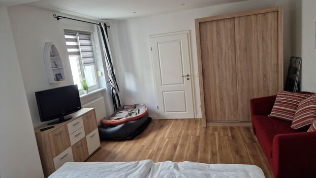 Ein zweiter Fernseher im Schlafzimmer