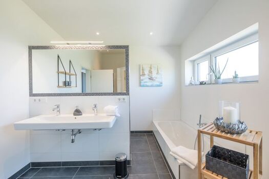 Hannes Huis - Wellness Bad mit Badewanne