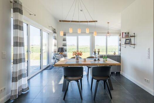 Hannes Huis - Lichtdurchfluteter Wohn und Essbereich 