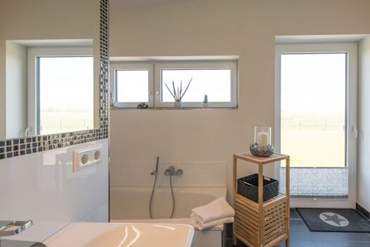 Hannes Huis - Wellness Bad mit Badewanne