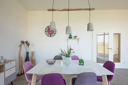 Georgs Huis - Moderner und heller Essbereich 