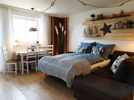 Blick Schlafcouch Bretterbude