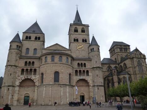 Der Dom zu Trier,  Liebfrauenkirche rechts