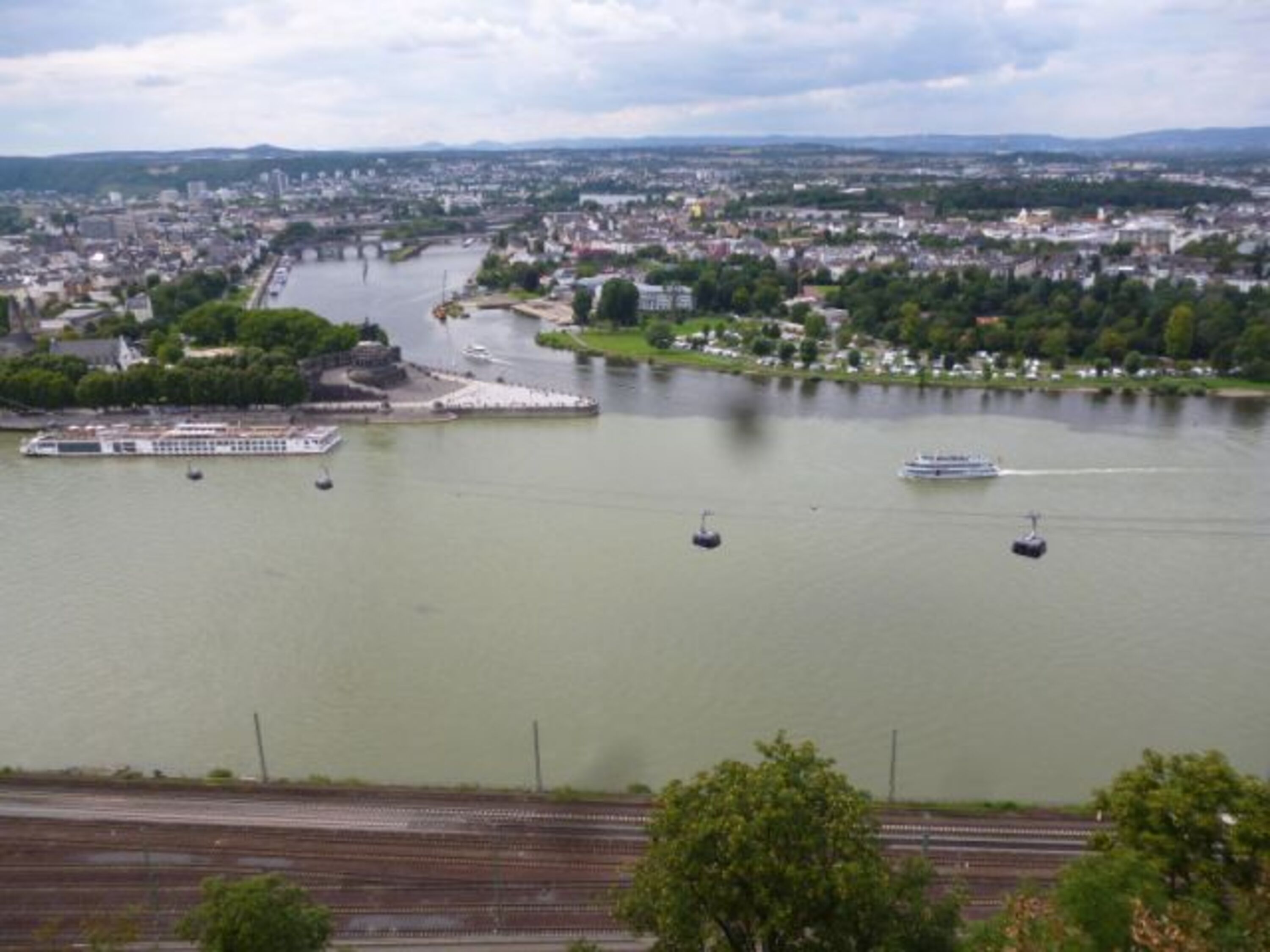 Das Deursche Eck in Koblenz. Hier treffen sich Mosel und Rhein.