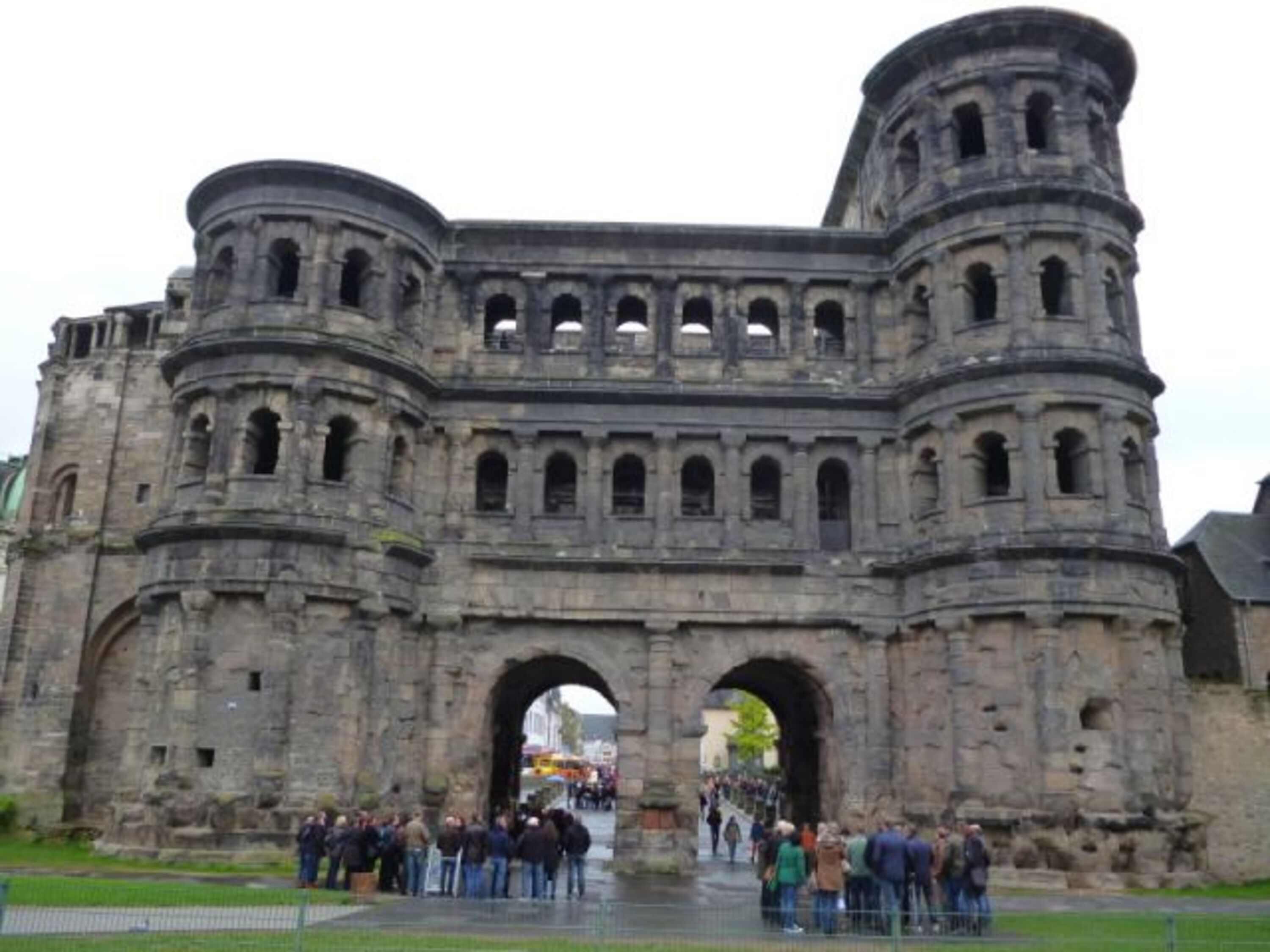Trier, älteste Stadt Deutschlands mit römischen Stadttor Porta Nigra